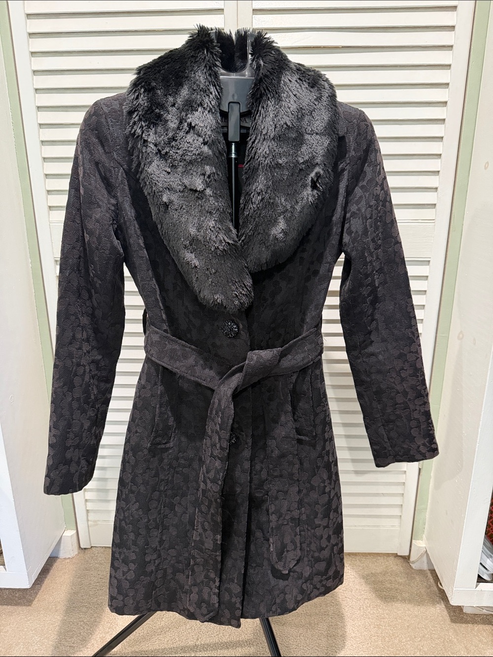 Merona Women's Black Faux-Fur (removable) Collar Coat w/decorative buttons